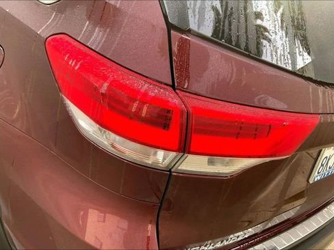 Used 2019 Toyota Highlander XLE image 29