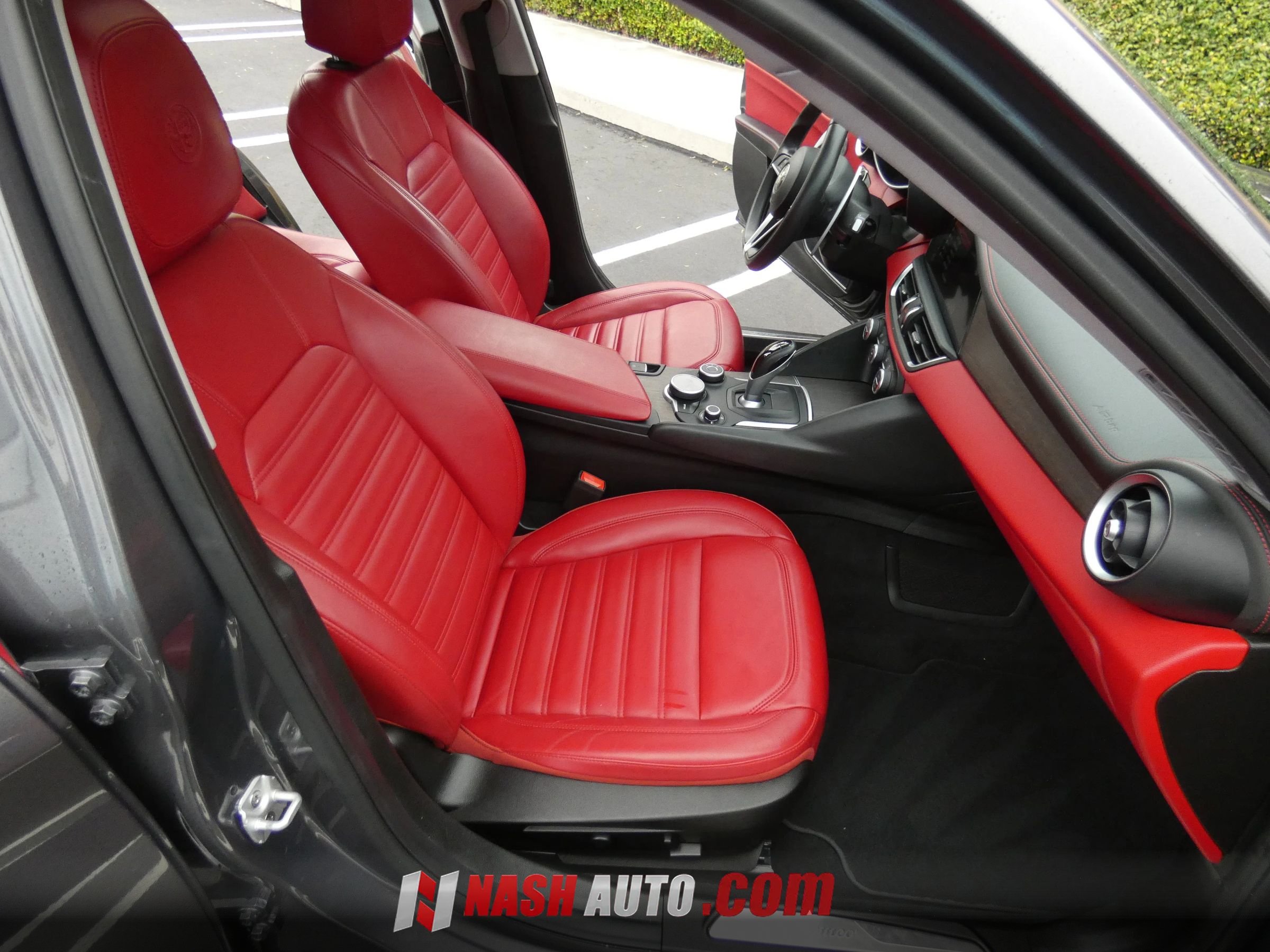 Used 2018 Alfa Romeo Giulia Ti w/ Quick Order Package 22X Lusso AWD/4WD image 28