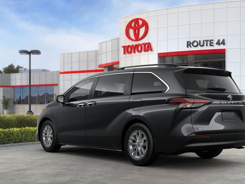 New 2025 Toyota Sienna XLE image 6
