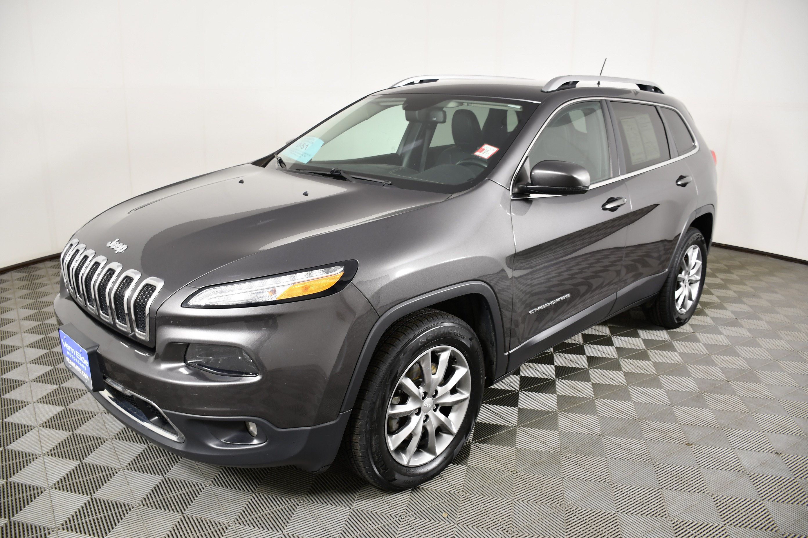 Used 2018 Jeep Cherokee Limited AWD/4WD image 10