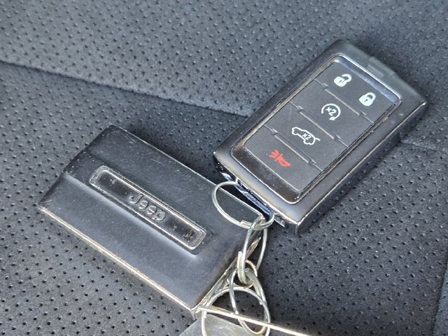 Used 2024 Jeep Grand Cherokee L Altitude AWD/4WD image 34
