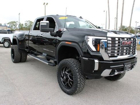 Used 2024 GMC Sierra 3500 Denali w/ Denali Reserve Package image 16