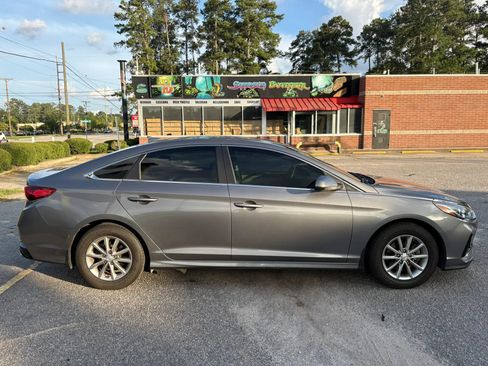 Used 2019 Hyundai Sonata SE w/ Winter Weather Package FWD image 9