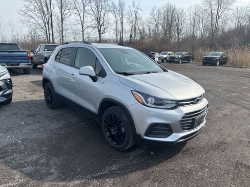 Used 2022 Chevrolet Trax LT w/ Driver Confidence Package image 1