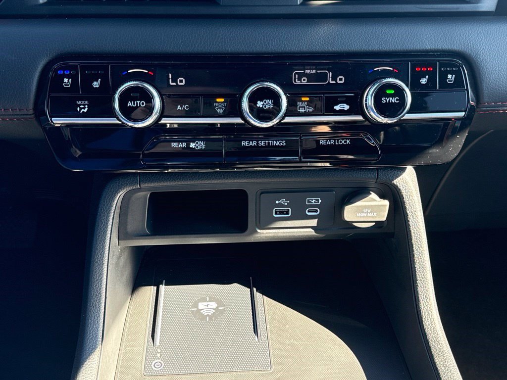 Certified 2025 Honda Pilot Black Edition image 35