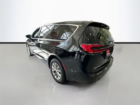 New 2026 Chrysler Pacifica Select image 8