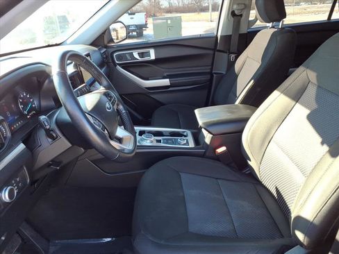 Used 2022 Ford Explorer XLT image 13