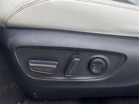 Used 2020 Toyota RAV4 Limited image 28