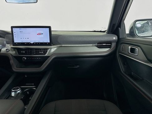 Used 2025 Ford Explorer ST-Line w/ ST-Line Street Pack AWD/4WD image 25