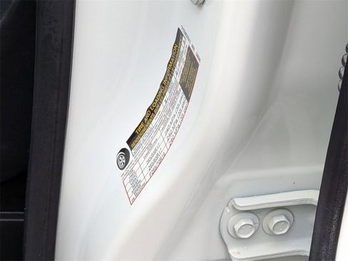 Used 2025 Nissan Frontier SL image 26