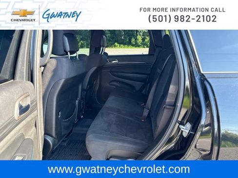 Used 2019 Jeep Grand Cherokee Laredo AWD/4WD image 29