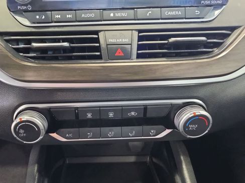 Used 2024 Nissan Altima 2.5 SV FWD image 24
