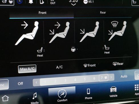 Used 2023 Chrysler Pacifica Touring-L FWD image 28