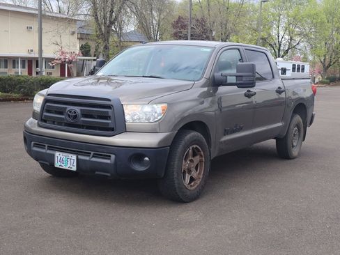 Used 2013 Toyota Tundra 4x4 CrewMax w/ Tow Pkg image 1