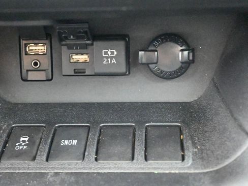 Used 2019 Toyota Highlander XLE image 4