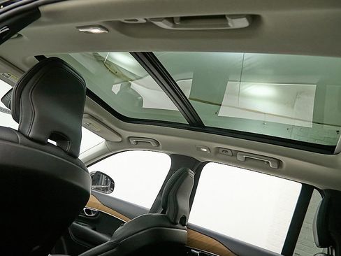 Used 2023 Volvo XC90 B6 Plus w/ Protection Package Premier image 22