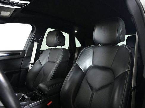 Certified 2023 Porsche Macan AWD/4WD image 5