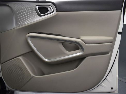 Certified 2021 Kia Soul LX image 13