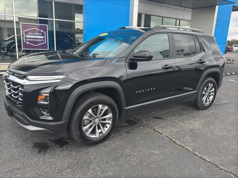 Used 2025 Chevrolet Equinox LT w/ Convenience Package II image 2