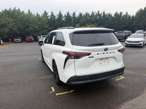 Used 2022 Toyota Sienna LE FWD image 6