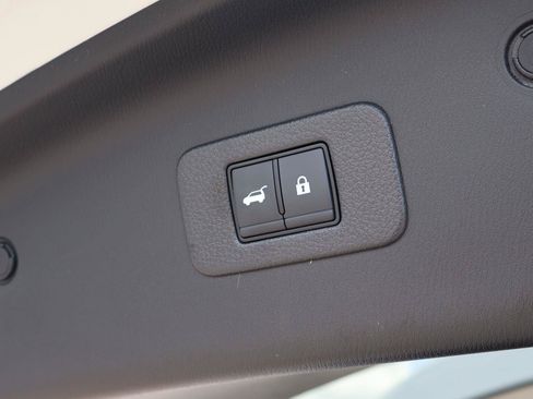 Used 2023 Nissan Armada SL w/ Captain's Chairs Package RWD image 19