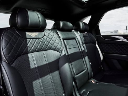 Used 2017 Bentley Bentayga AWD/4WD image 37