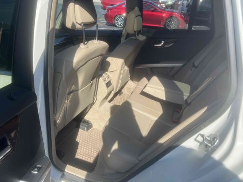 Used 2011 Mercedes-Benz GLK 350 4MATIC image 9