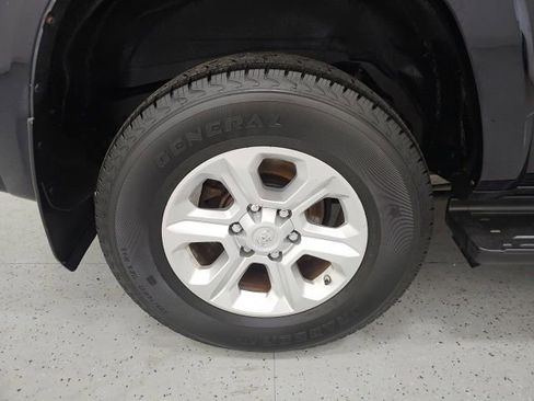 Used 2017 Toyota 4Runner SR5 AWD/4WD image 7