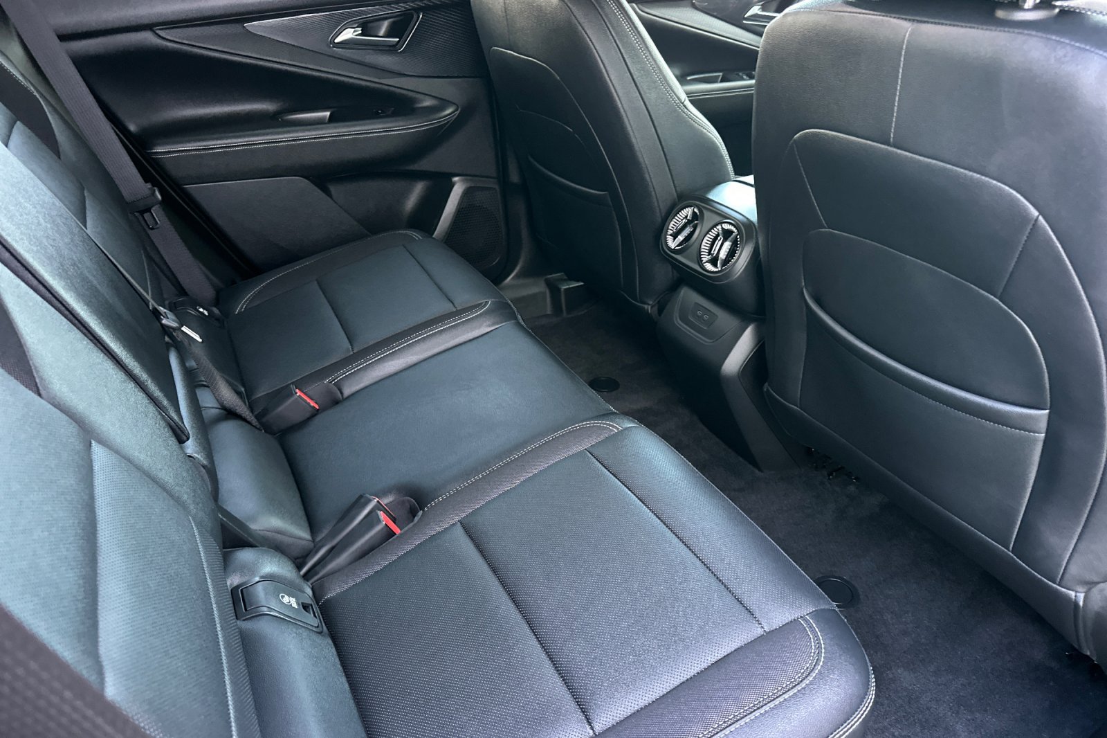 Used 2024 Chevrolet Blazer EV LT AWD/4WD image 19