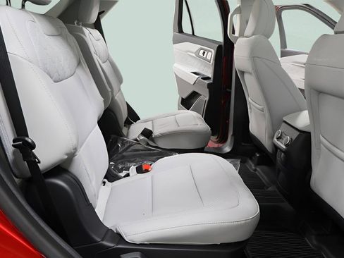 New 2026 Ford Explorer Platinum image 29