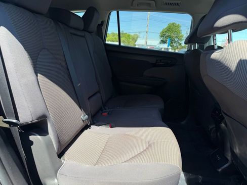 Used 2023 Toyota Highlander LE AWD/4WD image 27