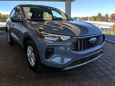 Certified 2023 Ford Escape Active w/ Tech Pack #2 image 3