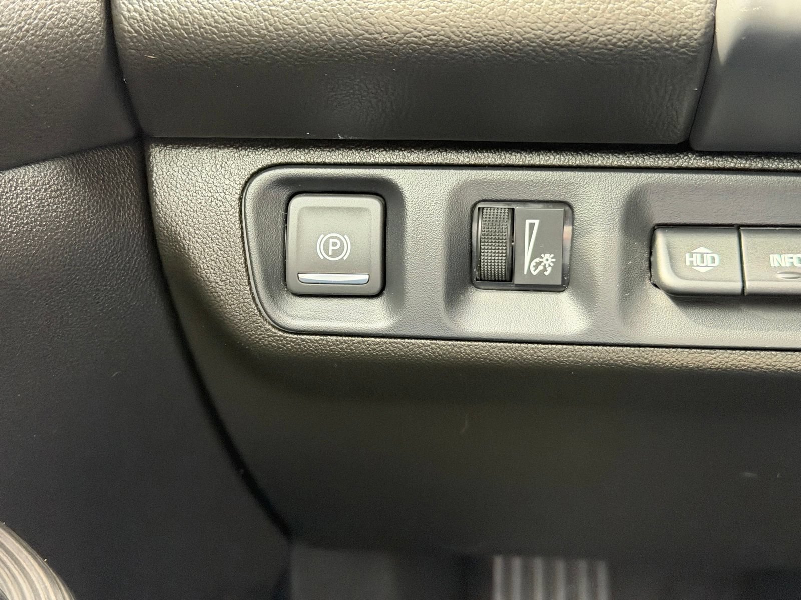 Used 2023 GMC Acadia SLT w/ Technology Package AWD/4WD image 12
