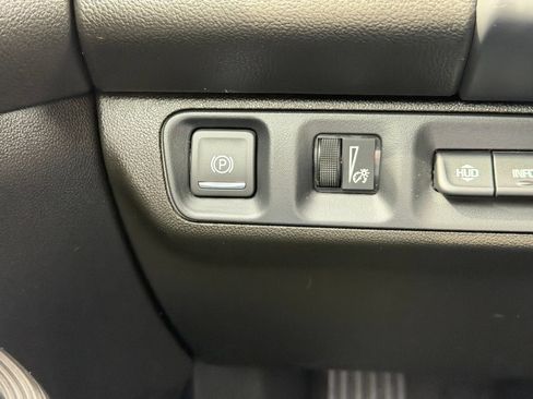 Used 2023 GMC Acadia SLT w/ Technology Package AWD/4WD image 12