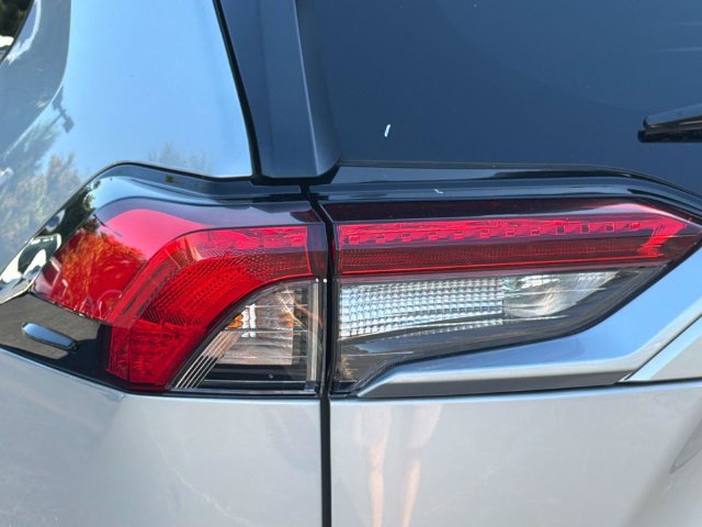 Used 2025 Toyota RAV4 XLE AWD/4WD image 11