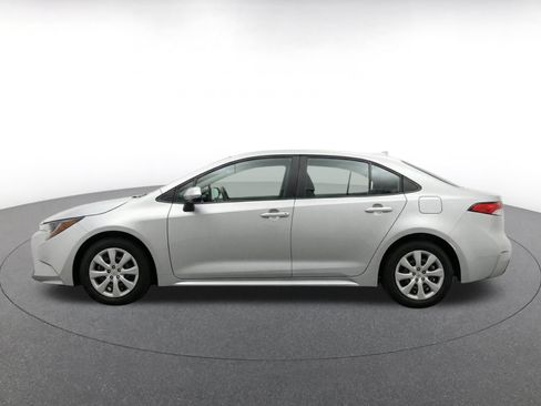 Used 2025 Toyota Corolla LE FWD image 4