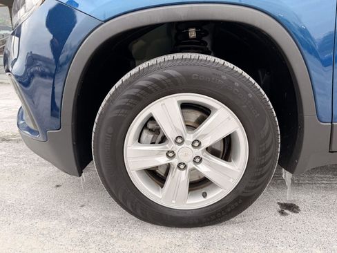 Used 2020 Chevrolet Trax LT w/ LT Convenience Package image 10