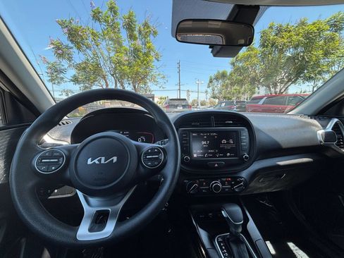 Used 2025 Kia Soul LX w/ LX Technology Package FWD image 33