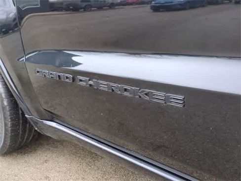 Used 2021 Jeep Grand Cherokee Laredo X image 13