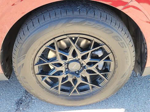 Used 2024 Kia Carnival LX image 7