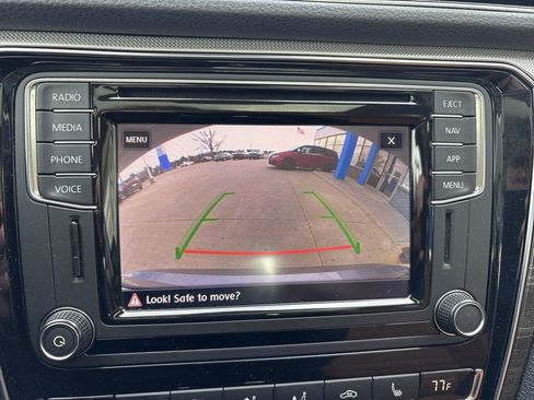 Used 2018 Volkswagen Passat 2.0T SEL Premium image 19