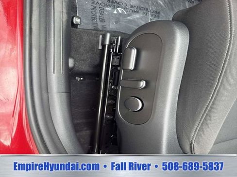 Used 2024 Hyundai Kona SEL AWD/4WD image 17