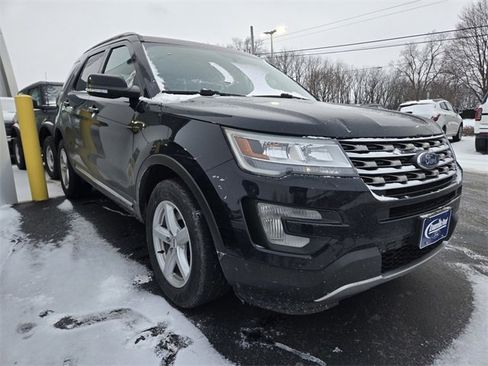 Used 2017 Ford Explorer XLT w/ Equipment Group 202A image 1