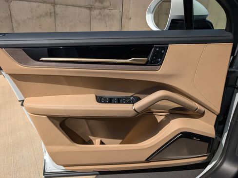 New 2025 Porsche Cayenne Turbo image 18