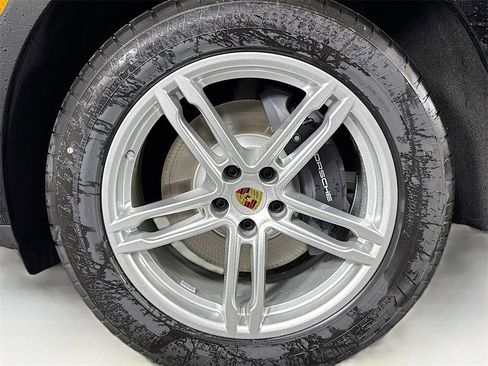 Certified 2025 Porsche Macan image 29