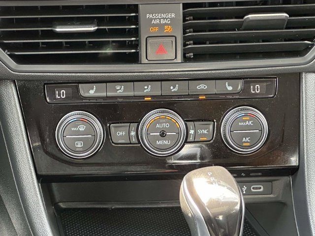 Used 2024 Volkswagen Jetta SE w/ Panoramic Sunroof Package FWD image 20