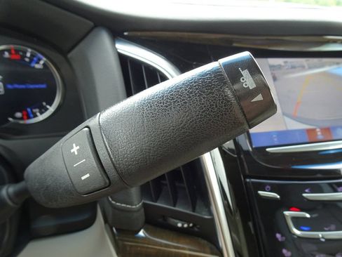 Used 2019 Cadillac Escalade Luxury AWD/4WD image 19