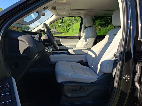 Used 2025 Ford Expedition Max Platinum w/ Driver's Package AWD/4WD image 13