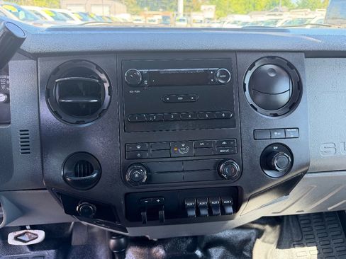 Used 2015 Ford F250 XL w/ Camper Package image 19