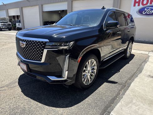 Used 2023 Cadillac Escalade Premium Luxury AWD/4WD image 3
